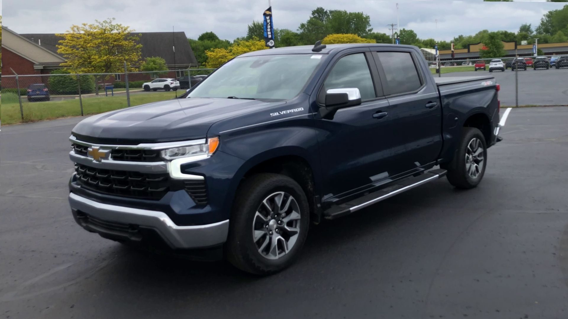 2023 Chevrolet Silverado 1500 LT photo 4