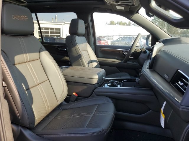 2025 Chevrolet Suburban High Country - Photo 29