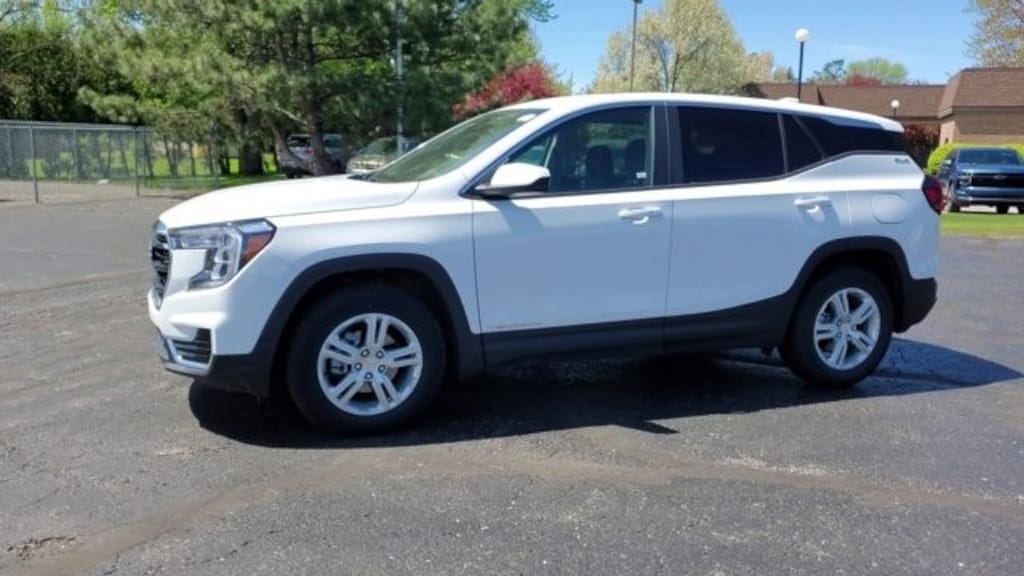 Used 2024 GMC Terrain SLE SUV