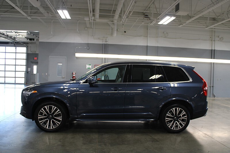 Used 2021 Volvo XC90 Momentum with VIN YV4102PK8M1685028 for sale in Sioux Falls, SD