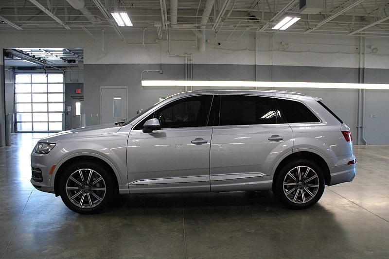 Used 2019 Audi Q7 Prestige with VIN WA1VAAF79KD020704 for sale in Sioux Falls, SD