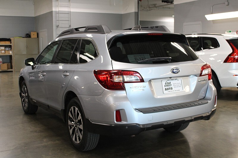 2017 Subaru Outback photo 3