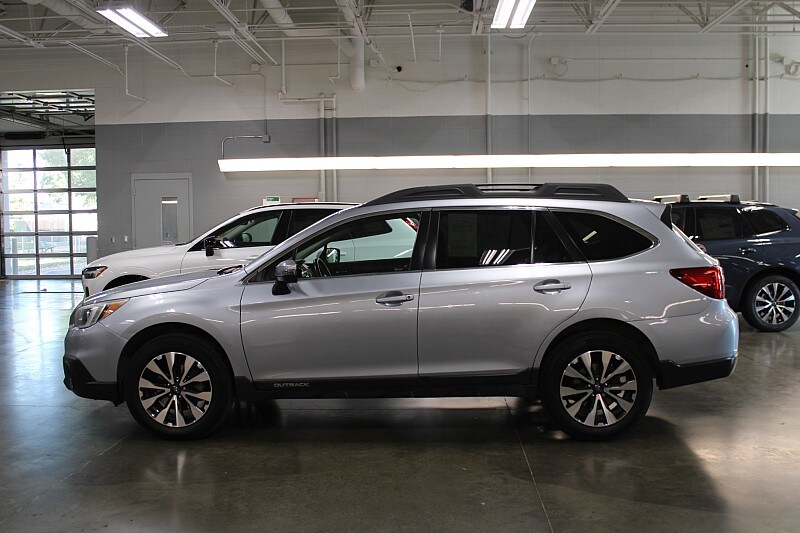 2017 Subaru Outback photo 2