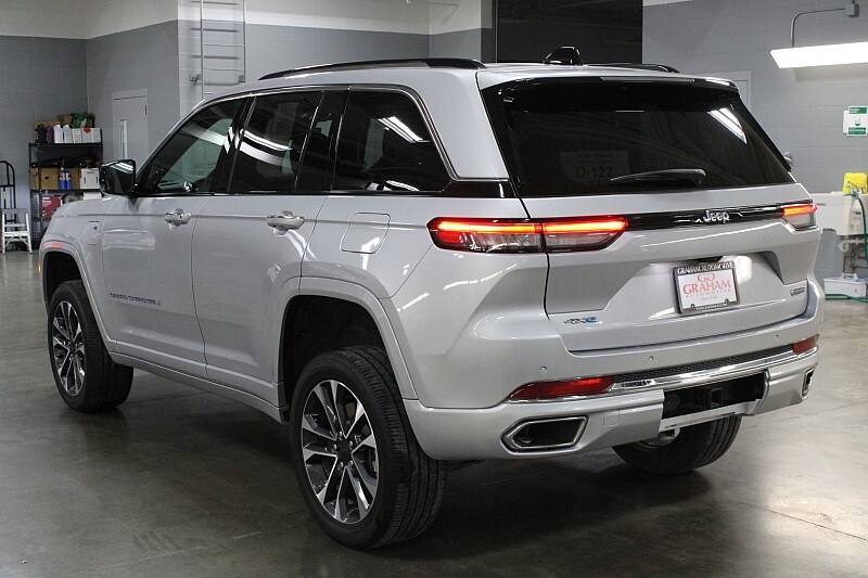 2023 Jeep Grand Cherokee 4xe Overland photo 3