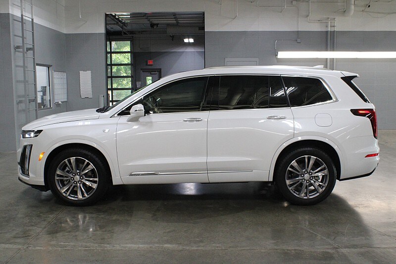2025 Cadillac XT6 Premium Luxury photo 2