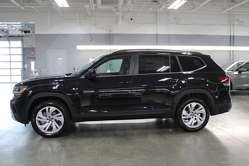 Used 2023 Volkswagen Atlas SE w/Tech with VIN 1V2HP2CA8PC542498 for sale in Sioux Falls, SD