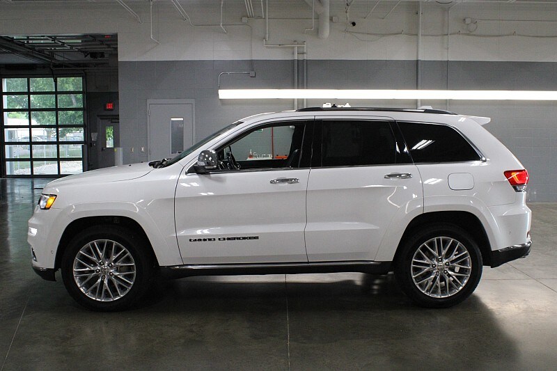 2017 Jeep Grand Cherokee Summit photo 2