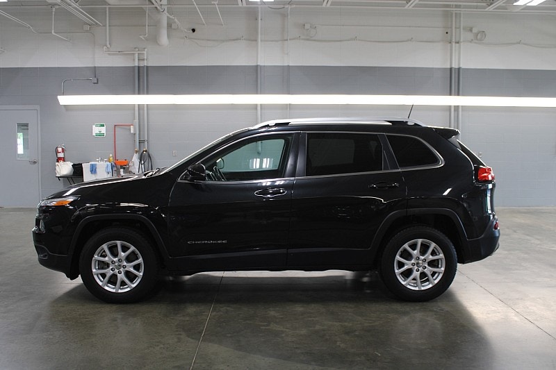 Used 2016 Jeep Cherokee Latitude with VIN 1C4PJMCS3GW157089 for sale in Sioux Falls, SD