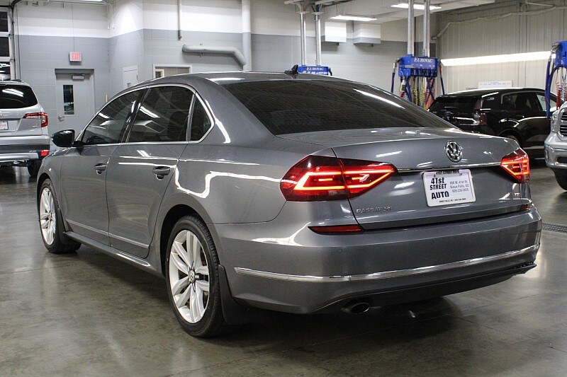2017 Volkswagen Passat SE photo 3