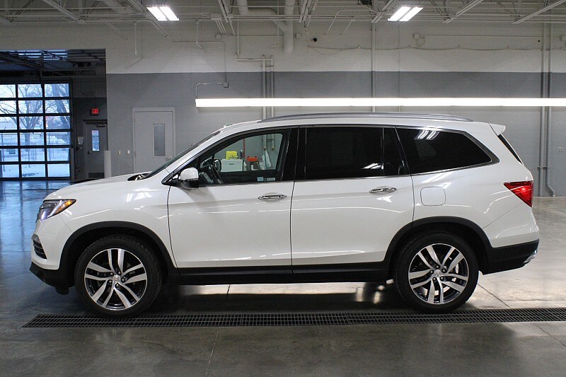 2018 Honda Pilot Elite photo 2