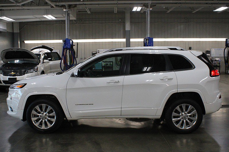 2017 Jeep Cherokee Overland photo 2