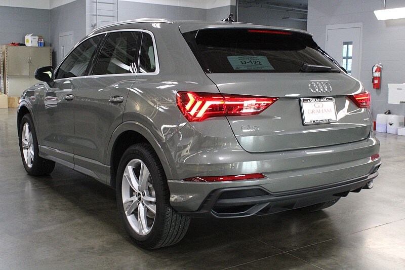 2024 Audi Q3 S line Premium Plus photo 3