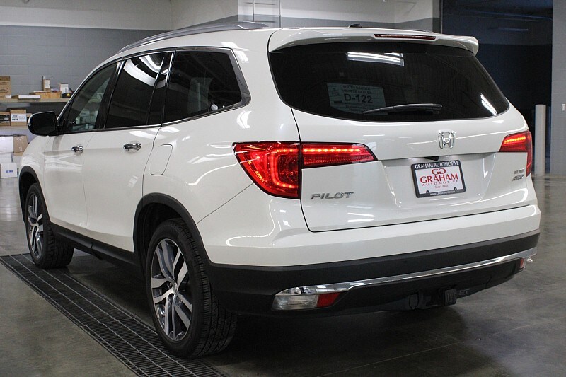 2018 Honda Pilot Elite photo 3