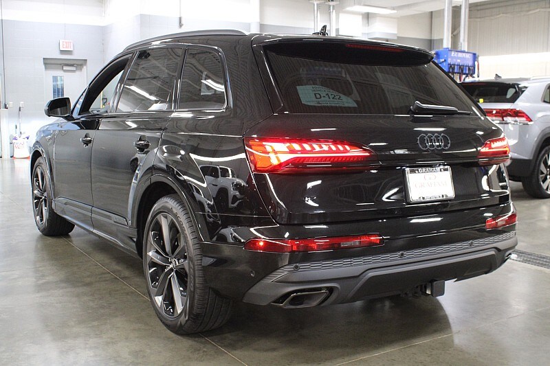 2025 Audi Q7 55 Prestige photo 3