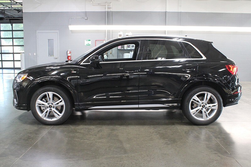 2024 Audi Q3 S line Premium photo 2