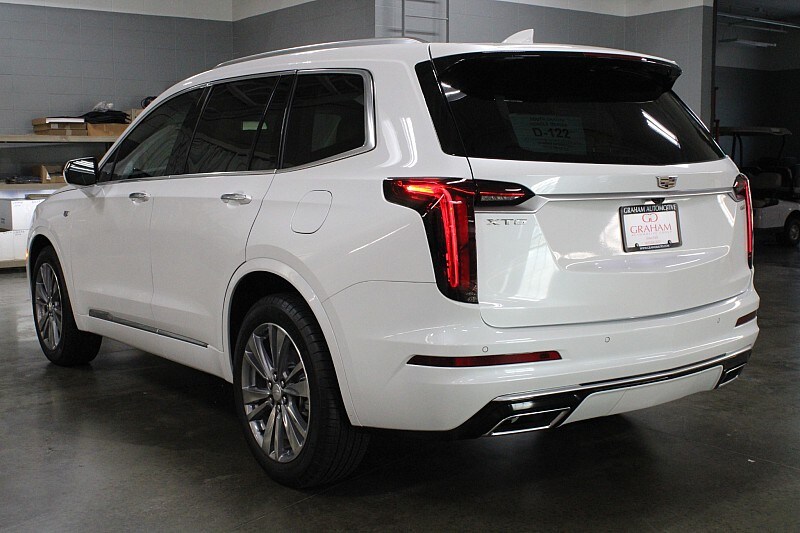 2025 Cadillac XT6 Premium Luxury photo 3