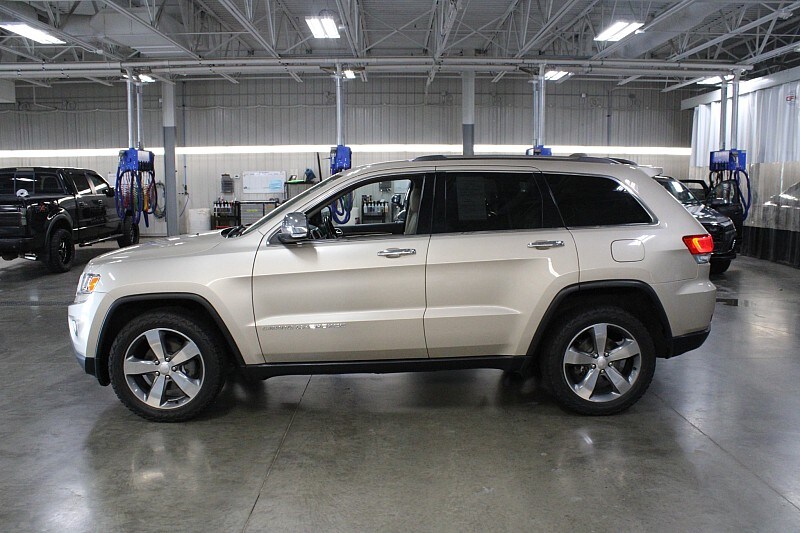Used 2015 Jeep Grand Cherokee Limited with VIN 1C4RJFBG0FC699056 for sale in Sioux Falls, SD
