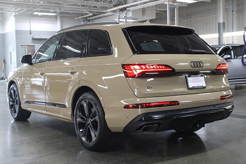 2025 Audi Q7 55 Prestige photo 3