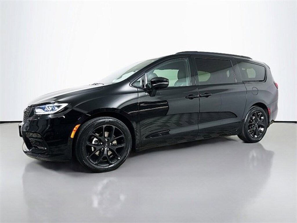 Used 2025 Chrysler Pacifica Limited