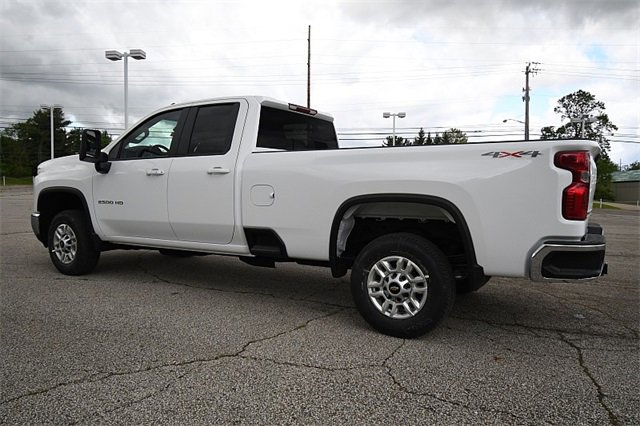 2025 Chevrolet Silverado 2500HD LT photo 4