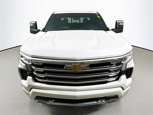 2024 Chevrolet Silverado 1500 High Country photo 2