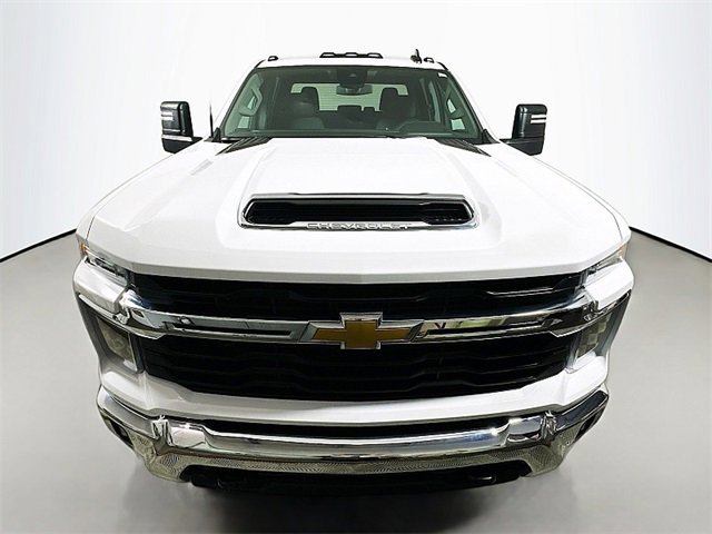 2024 Chevrolet Silverado 2500HD LT photo 2