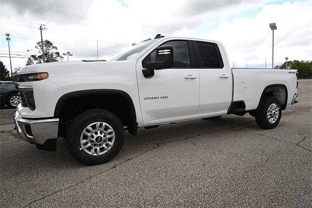 2025 Chevrolet Silverado 2500HD LT photo 3