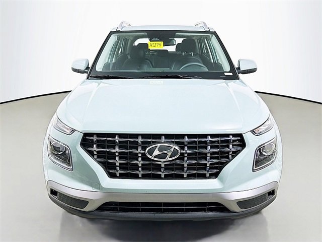 2025 Hyundai Venue SEL photo 2