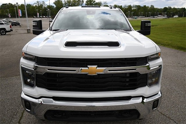 2025 Chevrolet Silverado 2500HD LT photo 2