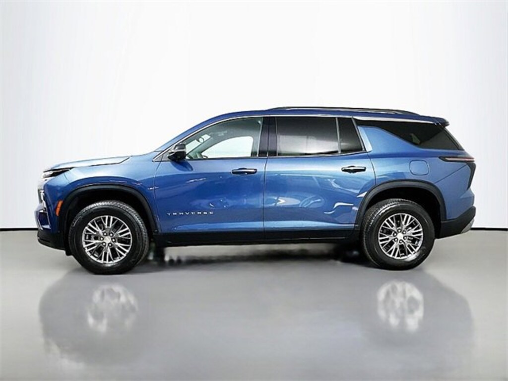 Used 2025 Chevrolet Traverse LT SUV