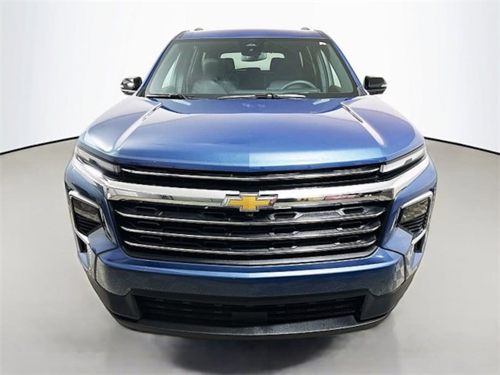 Used 2025 Chevrolet Traverse LT SUV