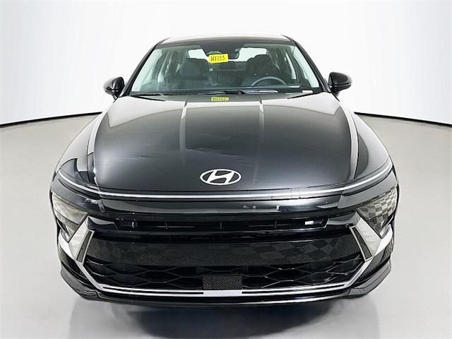 2026 Hyundai Sonata SEL Sport photo 2