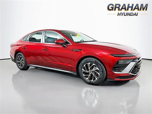 2026 Hyundai Sonata Hybrid Blue's photo