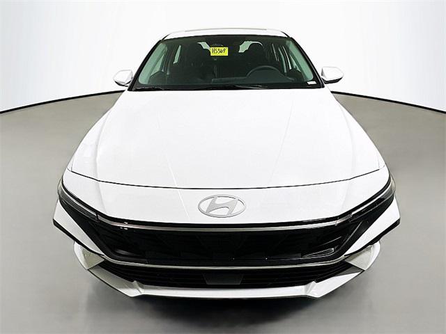 2025 Hyundai Elantra SEL Convenience photo 2