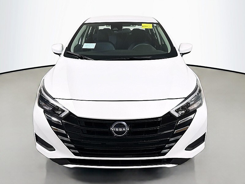 2025 Nissan Versa 1.6 SV photo 2