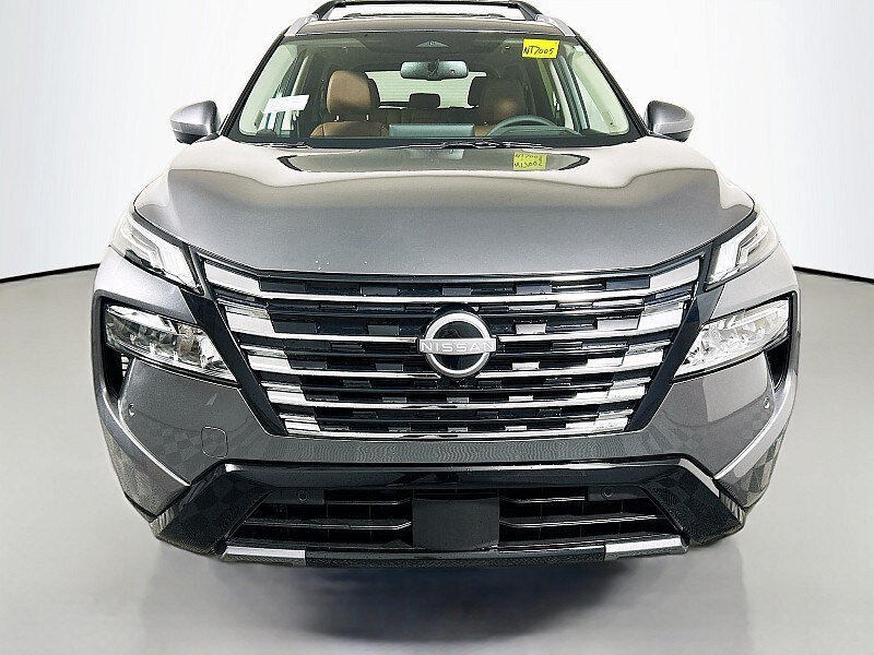 2026 Nissan Rogue Platinum photo 2