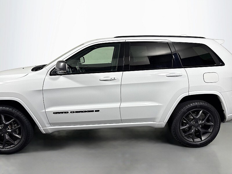 2021 Jeep Grand Cherokee Anniversary Edition photo 4