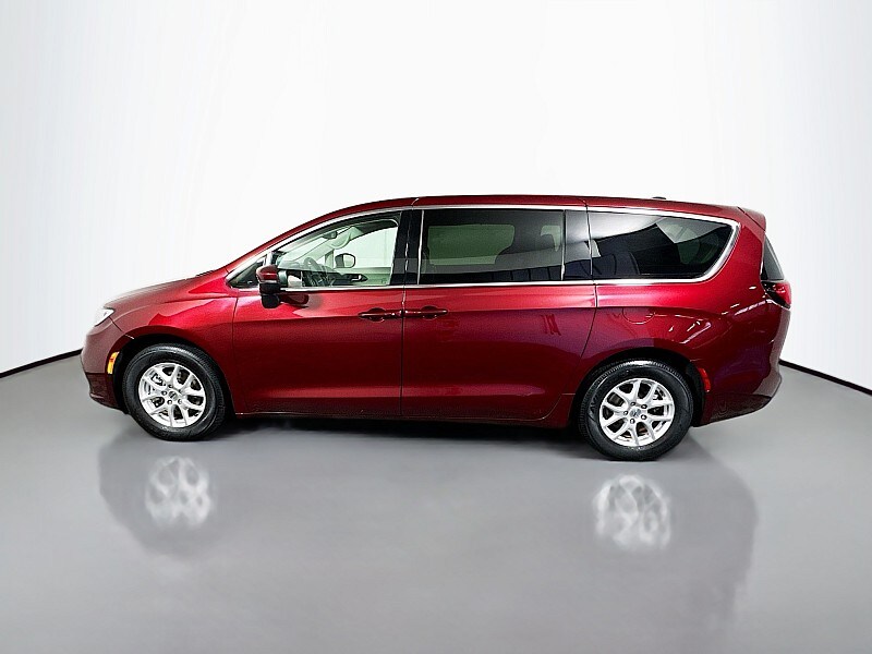 2023 Chrysler Pacifica Touring L photo 4