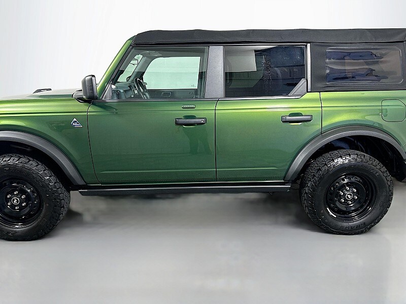 2022 Ford Bronco Black Diamond photo 3