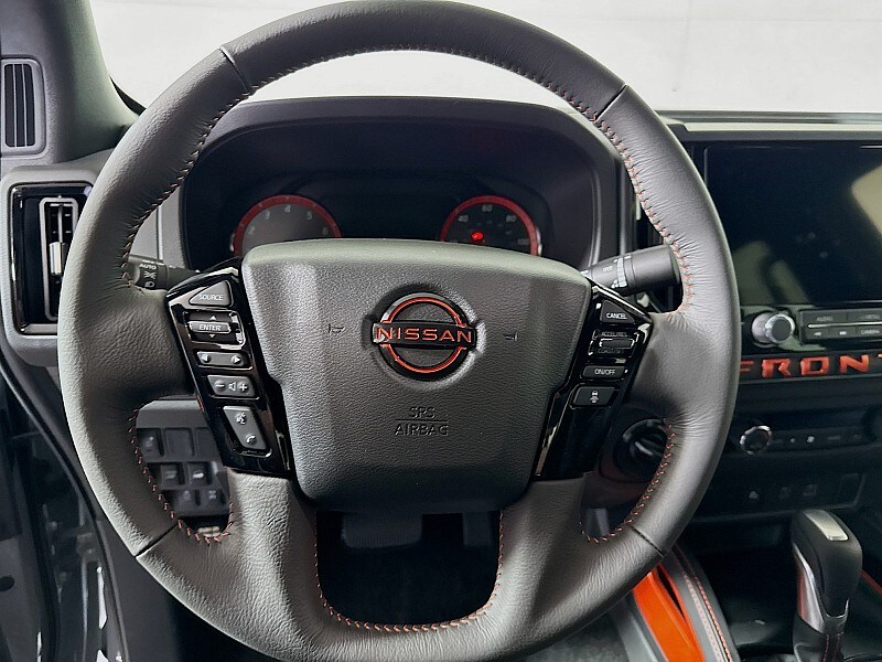 2025 Nissan Frontier PRO-4X - Photo 12