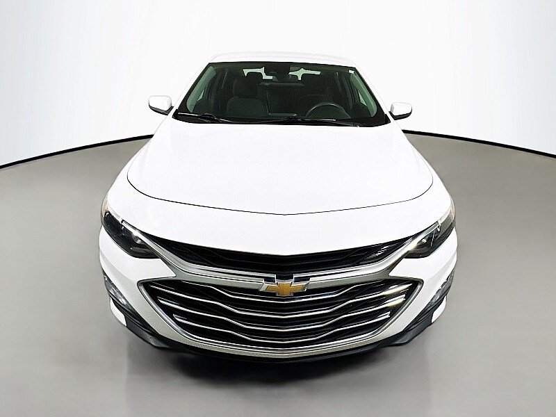 2023 Chevrolet Malibu 1LT photo 2