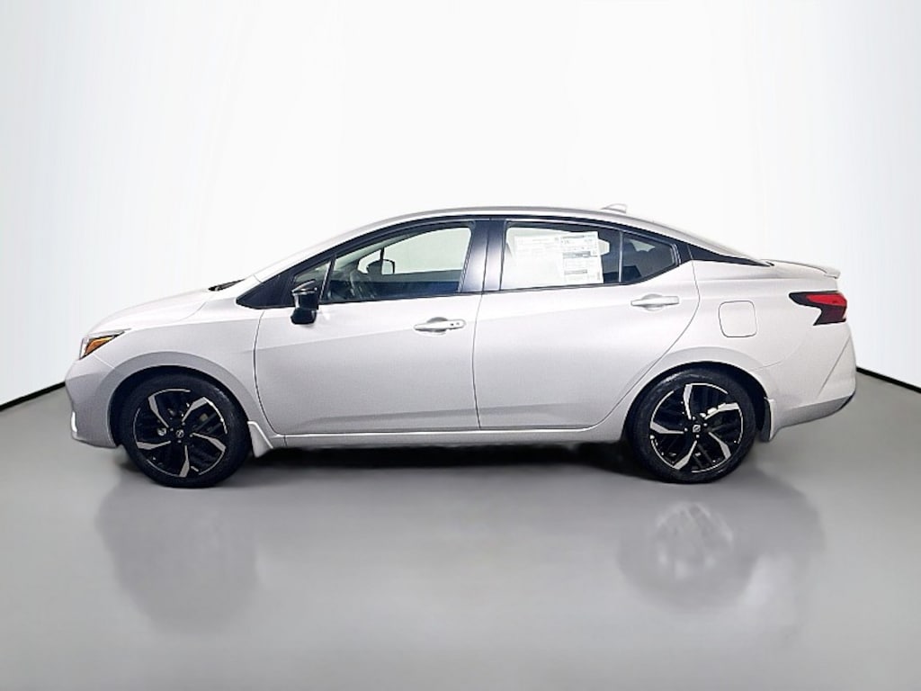 New 2025 Nissan Versa 1.6 SR Sedan