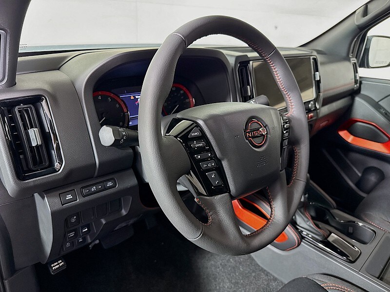 2025 Nissan Frontier PRO-4X - Photo 9