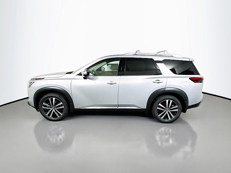2025 Nissan Pathfinder Platinum photo 3