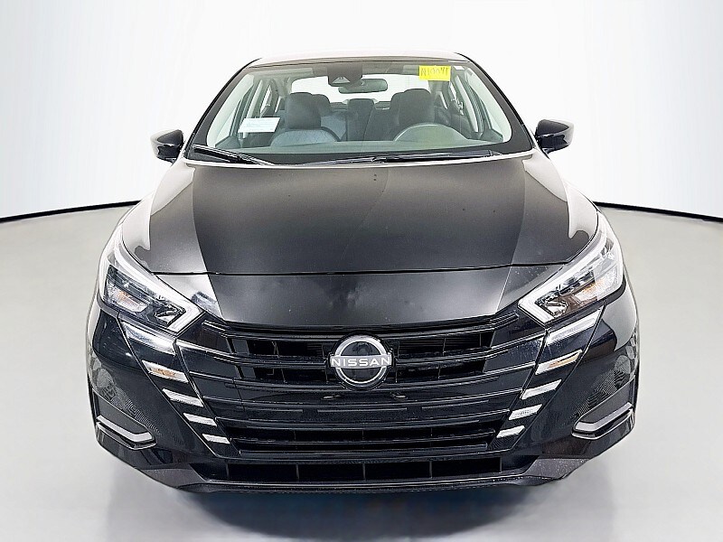 2025 Nissan Versa 1.6 SV photo 2