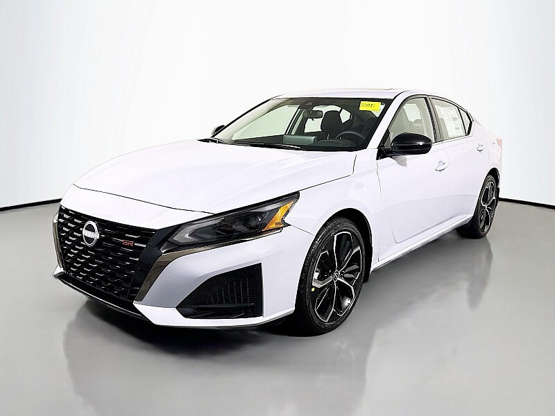 2025 Nissan Altima 2.5 SR photo 2