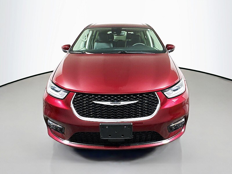 2023 Chrysler Pacifica Touring L photo 2