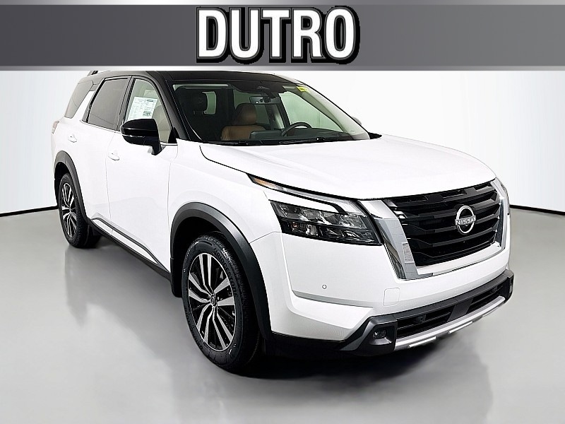 2025 Nissan Pathfinder Platinum's photo