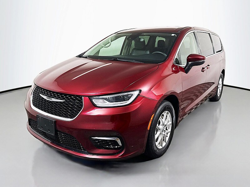 2023 Chrysler Pacifica Touring L photo 3