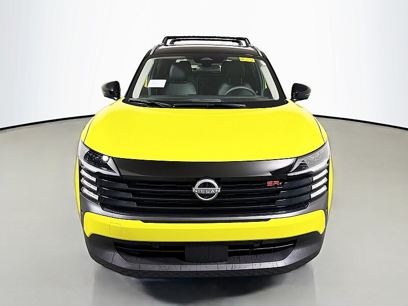 2026 Nissan Kicks SR photo 2